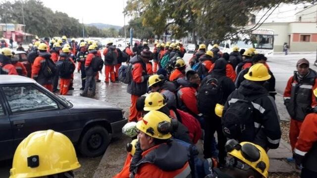 Emprenden el regreso los mineros de El Aguilar, en Jujuy