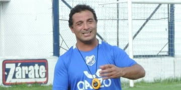 Daniel Mira, el DT de un Juniors que da que hablar y ganó todo lo que jugó\u002E