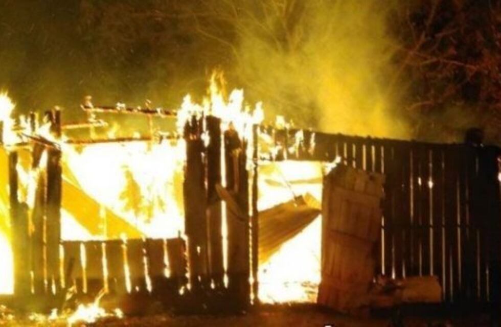 Un incendio dejó en la calle a una familia integrada por 14 personas