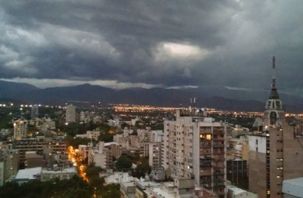 Clima: lloviznas y nevadas en sectores del llano para este miércoles en Mendoza