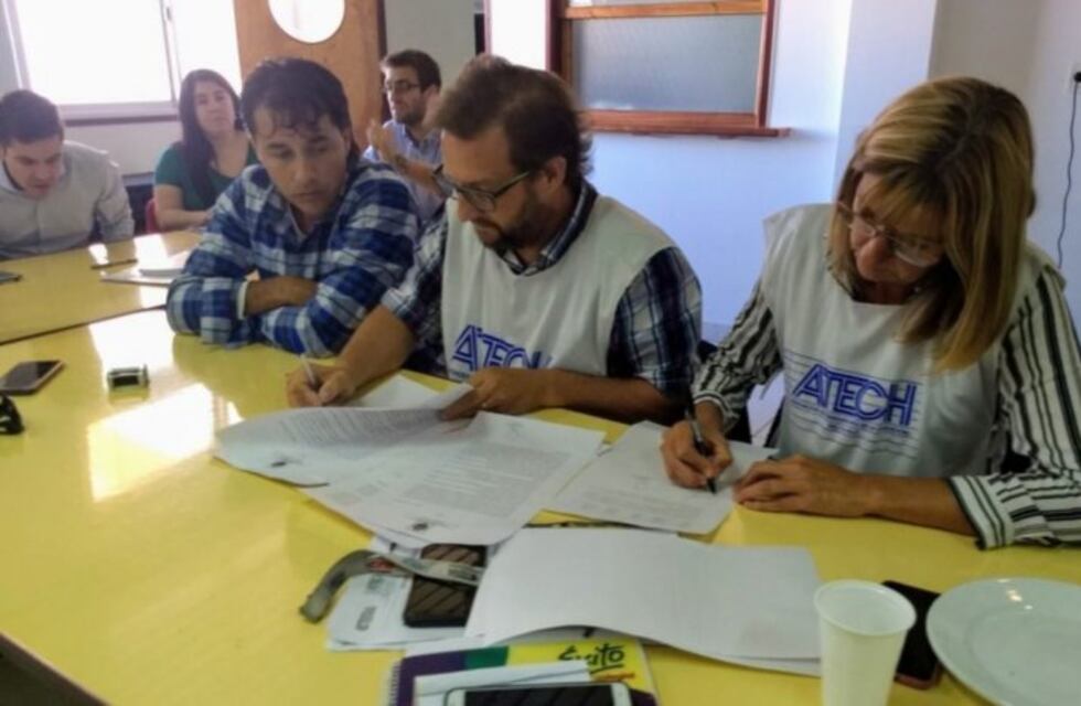 Hubo acuerdo salarial con docentes y en Chubut arrancarán las clases normalmente