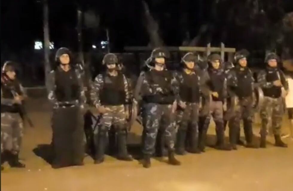 Corte en la Ruta 11: una mujer fue arrastrada por una camioneta y atacaron a la policía