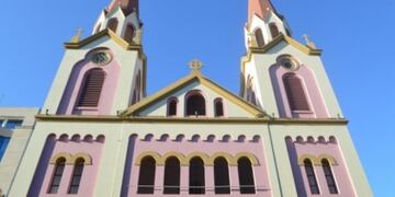 Frente de la Catedral de San José en Posadas\u002E