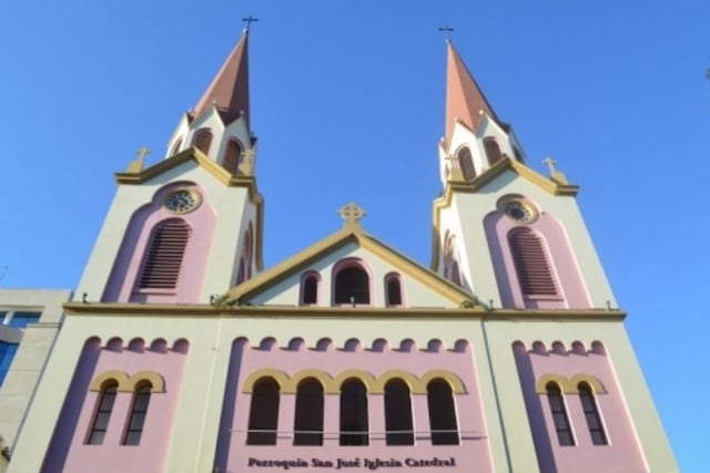 Frente de la Catedral de San José en Posadas\u002E