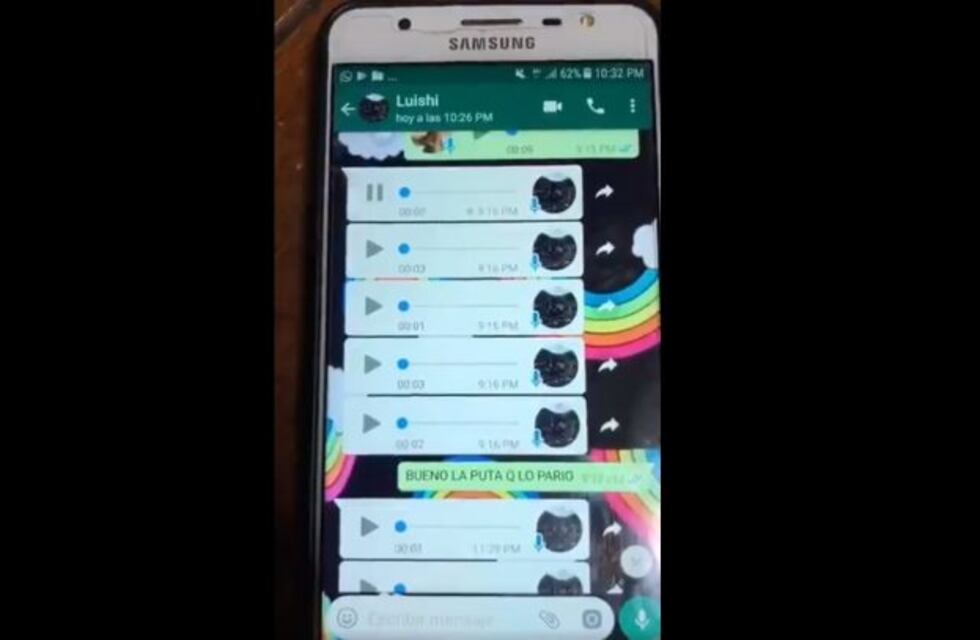 Dejó la puerta de su casa abierta y el padre le mandó una docena de mensajes