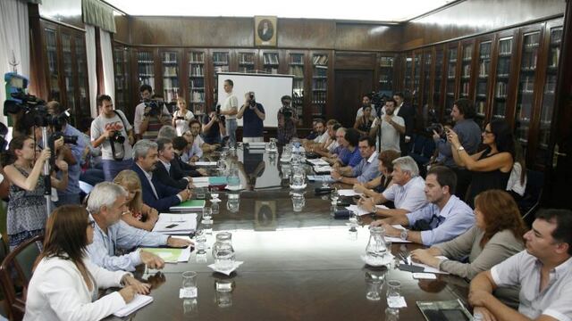 DYN48, BUENOS AIRES 23/02/17, EL GOBIERNO BONAERENSE Y GREMIOS DOCENTES COMENZARON ESTA TARDE LA SEGUNDA REUNIu00d3N PARA DISCUTIR SALARIOS, TRAS EL RECHAZO DE LOS MAESTROS A LA PRIMERA PROPUESTA DE UN INCREMENTO DE HABERES DEL 18% EN CUATRO CUOTAS, CON UNA C