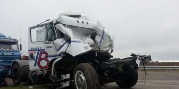 Choque de camiones en ruta 7.