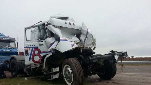 Choque de camiones en ruta 7.