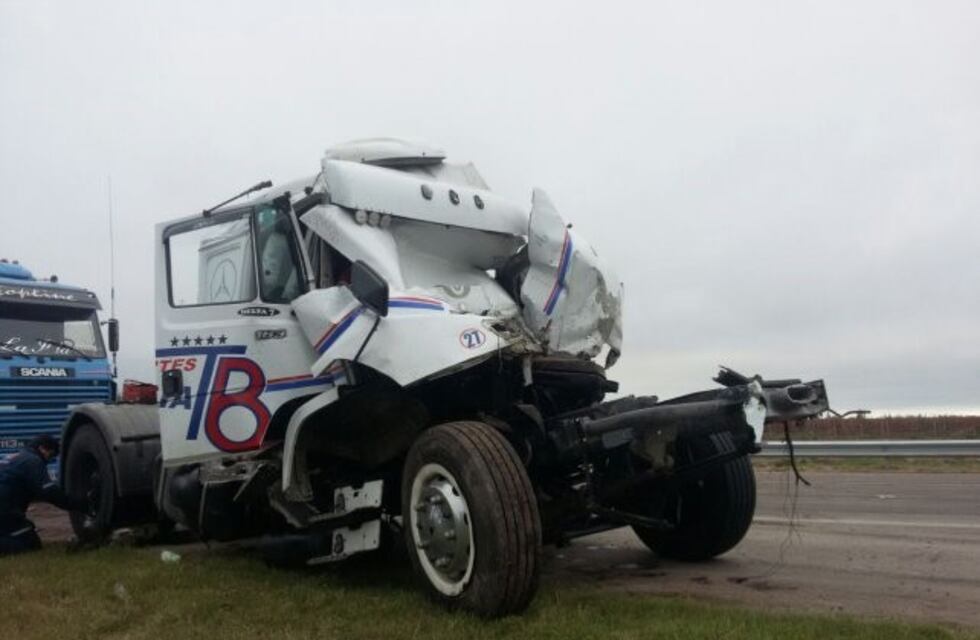 Otra imprudencia en la ruta 7: un camión se incrustó en otro