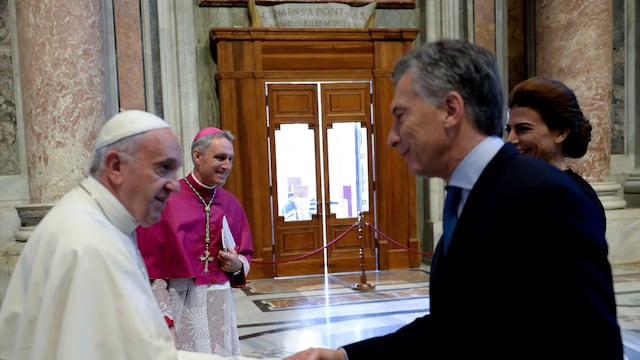 DYN006, CIUDAD DEL VATICANO, 16/10/16.- EL PRESIDENTE MAURICIO MACRI JUNTO A LA PRIMERA DAMA, JULIANA AWADA FOTO:DYN/PRESIDENCIA ciudad del vaticano mauricio macri papa francisco visita del presidente de argentina al vaticano reunion con el papa saludo mandatario sumo pontifice