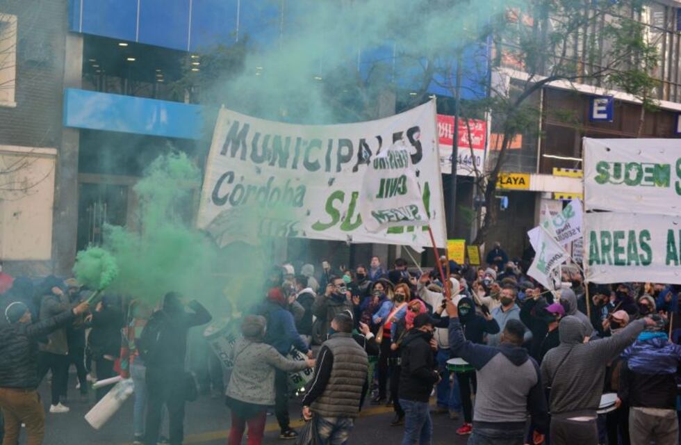 Córdoba: vecinos agreden a manifestantes municipales