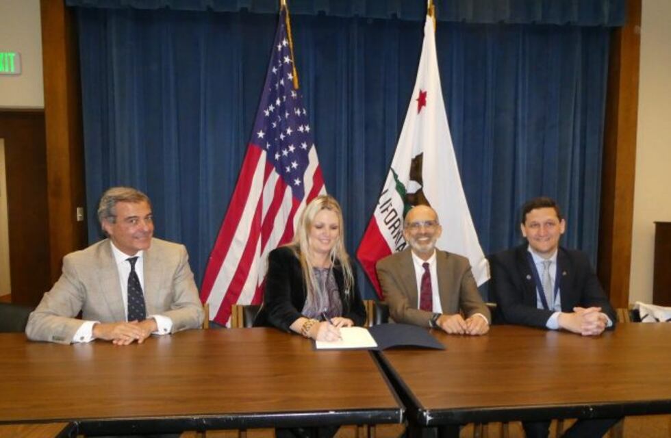 Provincia firmó un acuerdo con California para bajar la emisión de gases