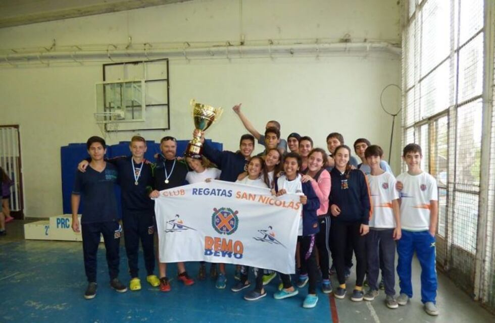 Remo: Regatas ganó la copa del 100° Aniversario del Paraná Rowing Club