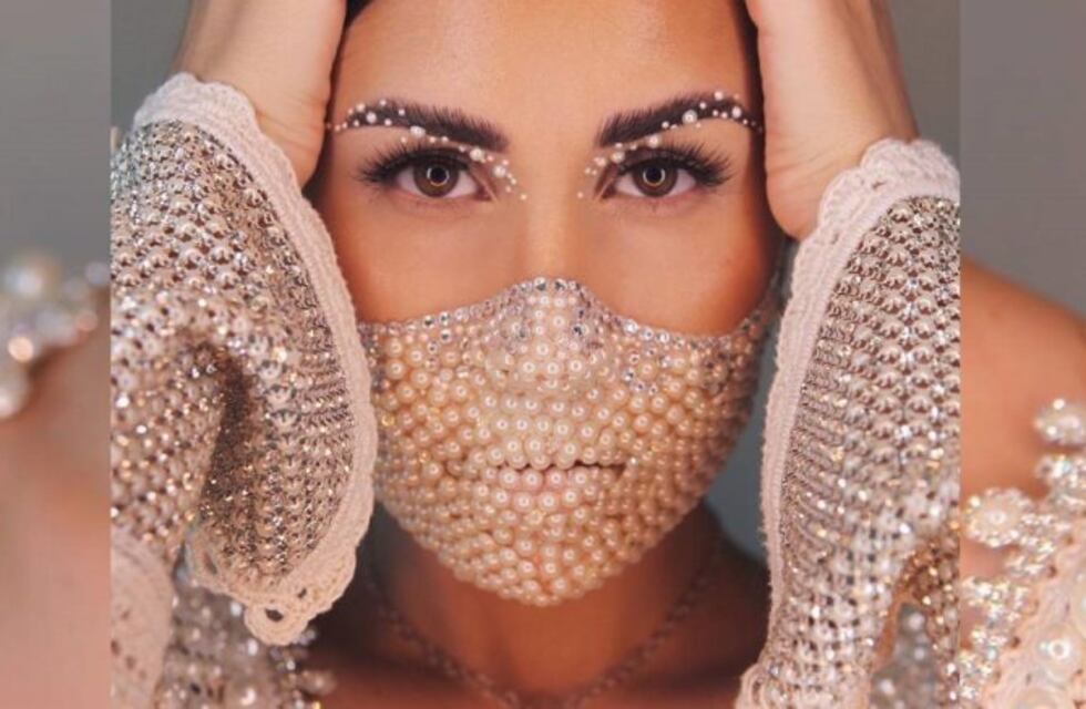 La tendencia que sorprende: tapabocas con maquillaje