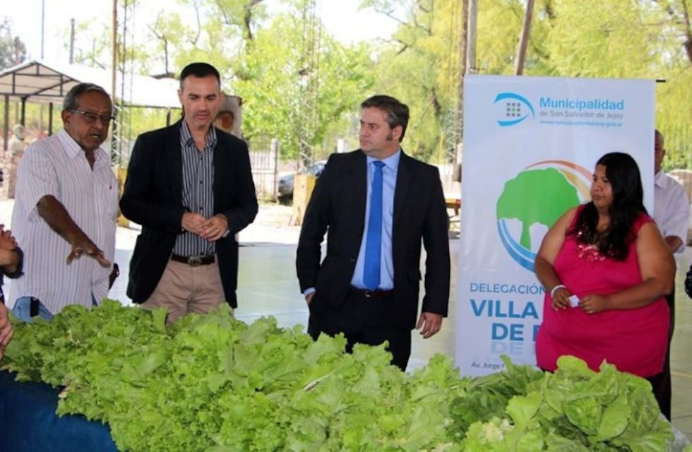 Donan la producción de la huerta orgánica de la delegación municipal de Reyes