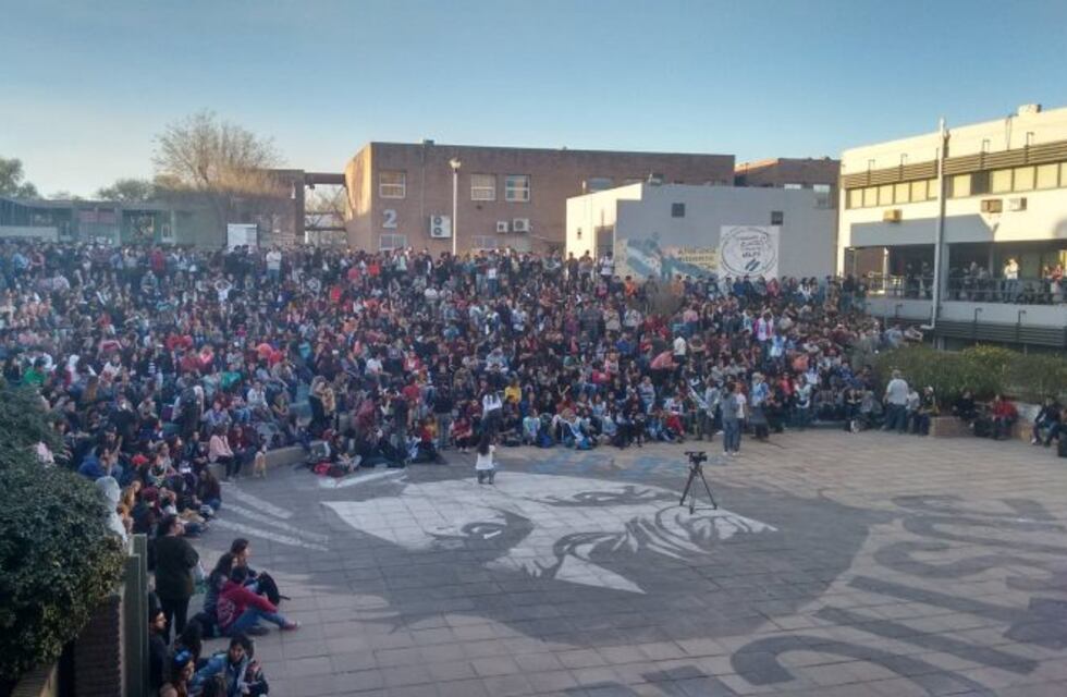 Seguirá tomada la Universidad de Río Cuarto: lo decidió la asamblea estudiantil
