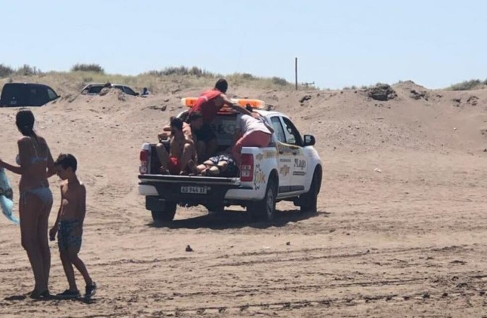 Rescatan a dos jóvenes a punto de ahogarse en Monte Hermoso
