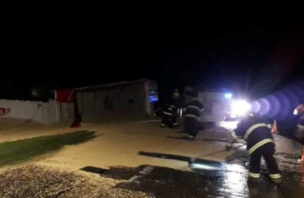 Volcó un camión en la autopista Córdoba - Rosario