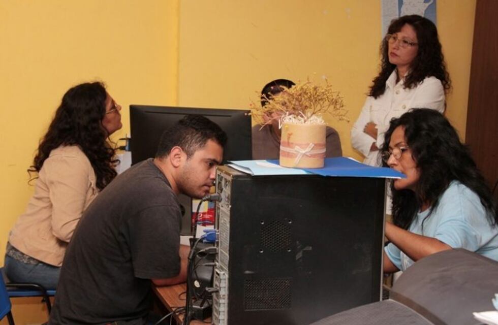 Inscriben a jóvenes con programas sociales para trabajar en empresas gastronómicas