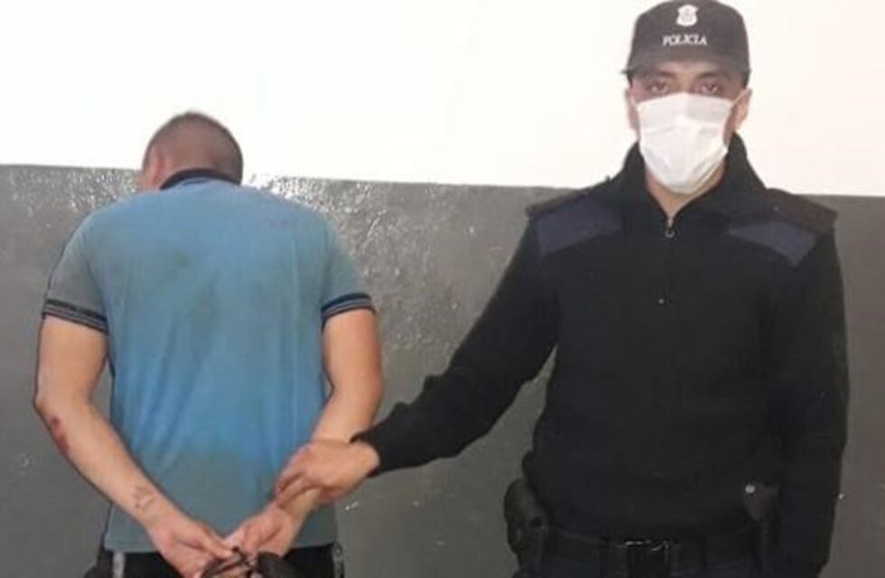 Cuarentena: le apuntó a la policía con un arma para evadir un control