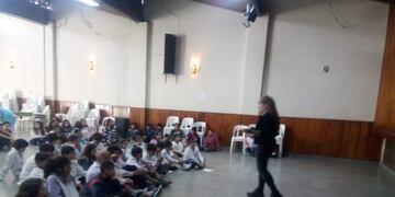 Charla sobre cuidado del Medio Ambiente con alumnos de la Escuela 3 (prensa)