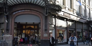 Falabella busca un socio estratégico para irse de Argentina