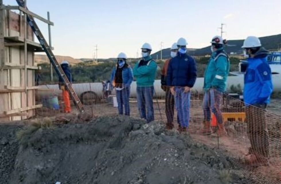 Se realizan obras de agua y energía en Caleta Olivia