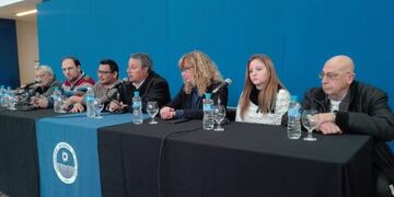 El anuncio contó con el apoyo de decanos de todos los colores políticos\u002E