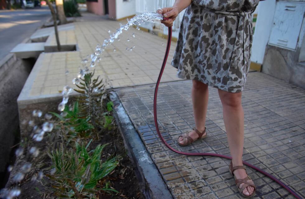 Abren una línea de mensajes para denunciar derroches de agua