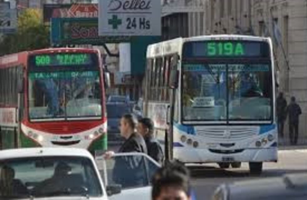 Varias líneas de colectivos cambian su recorrido por corte de calle