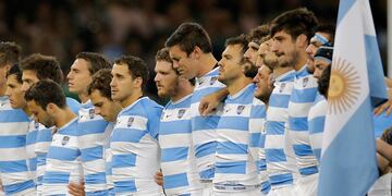 rugbiers argentinos cantan cantando el himno argentinornThe Argentina team sings their national anthem before the start of the Rugby World Cup quarterfinal match between Ireland and Argentina at the Millennium Stadium in Cardiff, Wales, Sunday, Oct. 18, 2015. (AP Photo/Christophe Ena) gales inglaterra campeonato mundial de rugby 2015 rugby rugbiers partido seleccion argentina los pumas irlanda