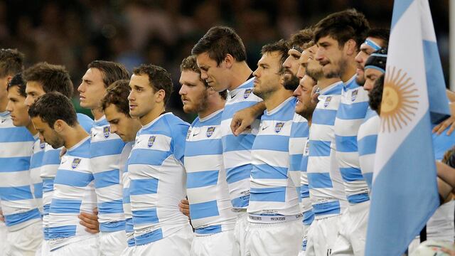 rugbiers argentinos cantan cantando el himno argentinornThe Argentina team sings their national anthem before the start of the Rugby World Cup quarterfinal match between Ireland and Argentina at the Millennium Stadium in Cardiff, Wales,  Sunday, Oct. 18, 2015. (AP Photo/Christophe Ena) gales inglaterra  campeonato mundial de rugby 2015 rugby rugbiers partido seleccion argentina los pumas irlanda