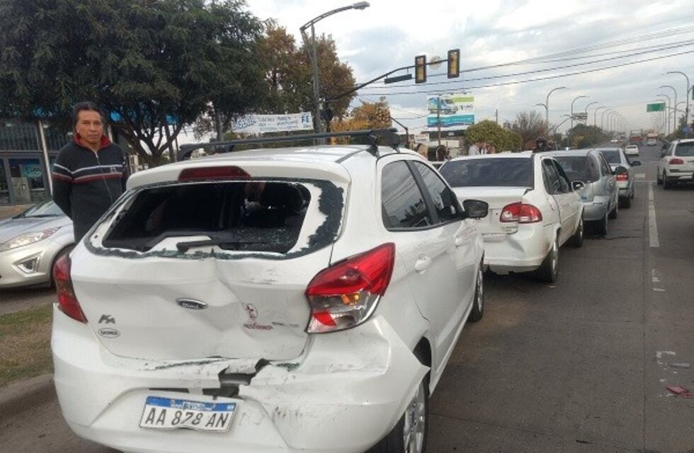 Cortejo fúnebre que iba camino a un crematorio quedó en medio de un choque en cadena