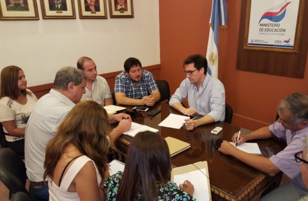 Esta tarde se define el último aumento del año a los docentes