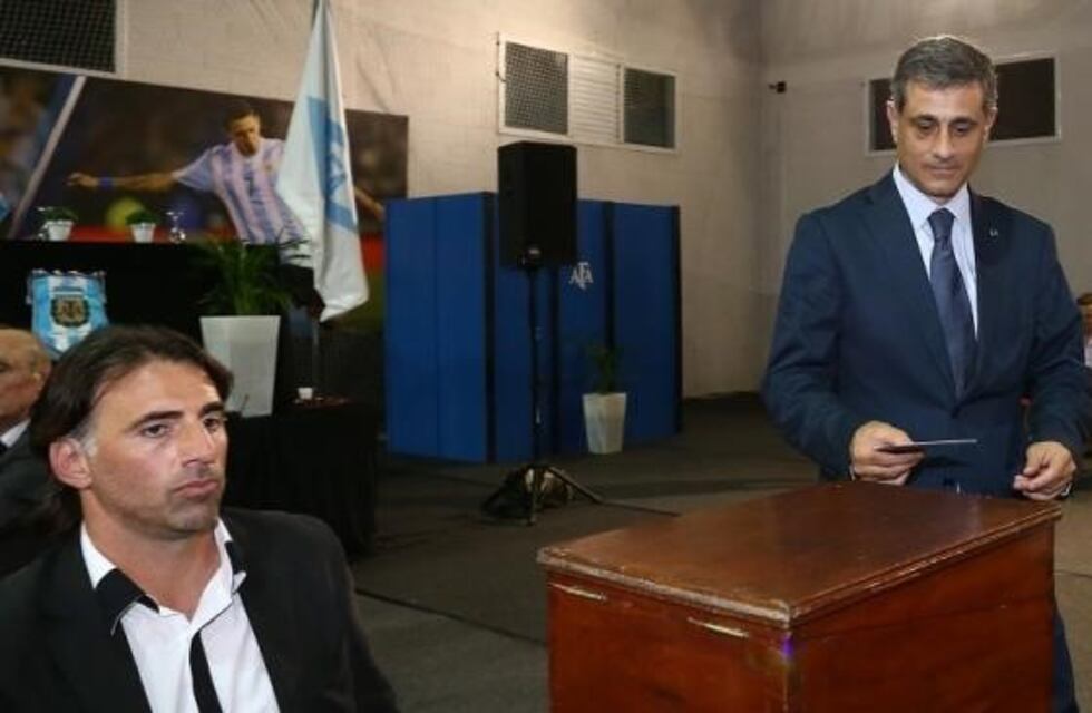 Talleres no aceptó la renuncia al vice Escribano y sigue en su cargo