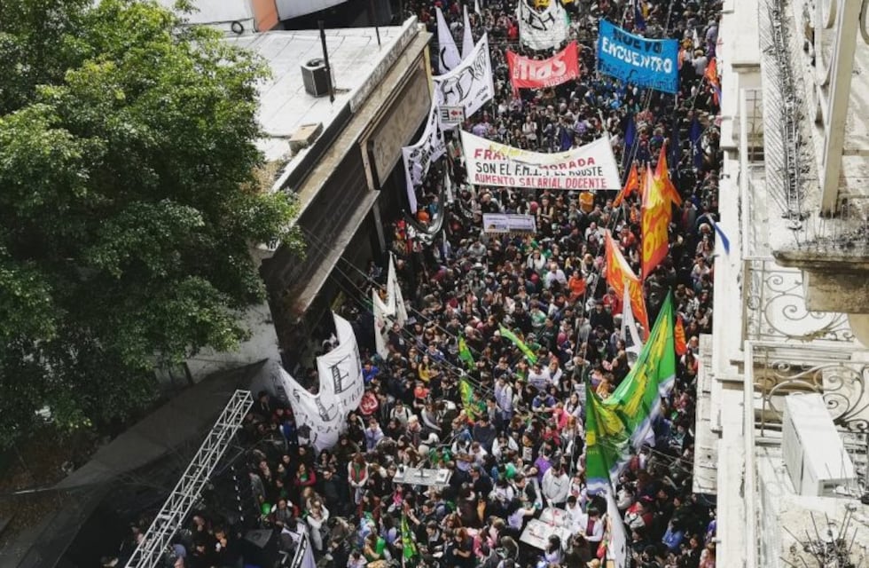Docentes universitarios extienden otra semana el paro y se preparan para la marcha nacional