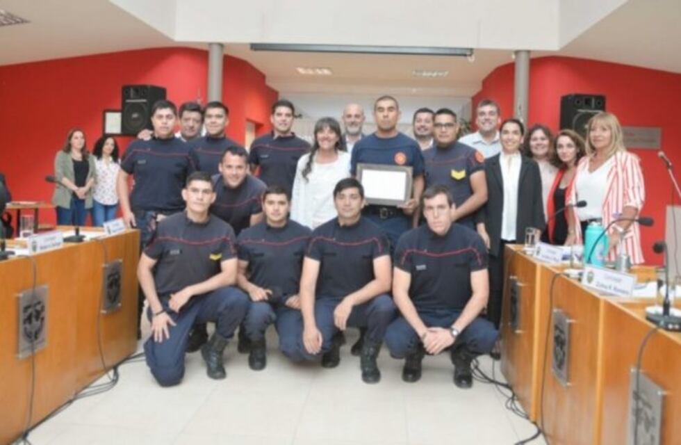 Distinguieron en Viedma a los bomberos que trabajaron en el incendio en Las Grutas