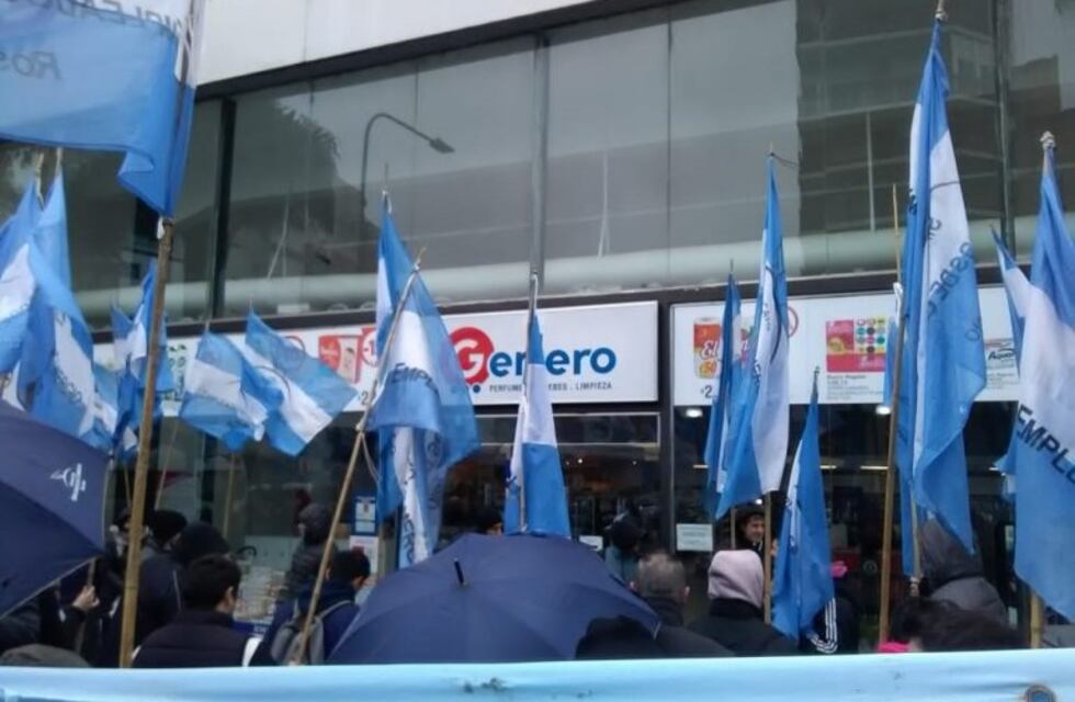 Empleados de la perfumería Gerlero temen que los dueños estén vaciando la empresa