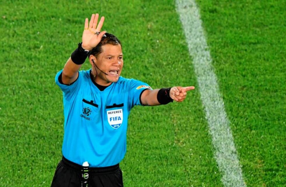 Designaron a los árbitros para los partidos de Newell's y Central por Copa Sudamericana