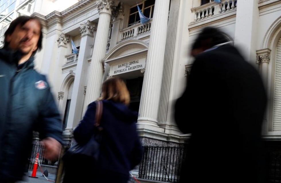 A la espera de la licitación de Lebac, el dólar cerró a $28,46