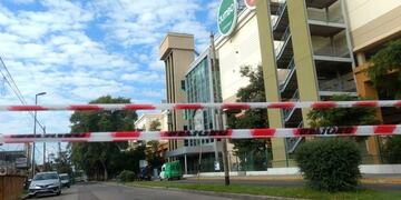 Imagen del operativo de evacuación del shopping Portal Rosario \u002E