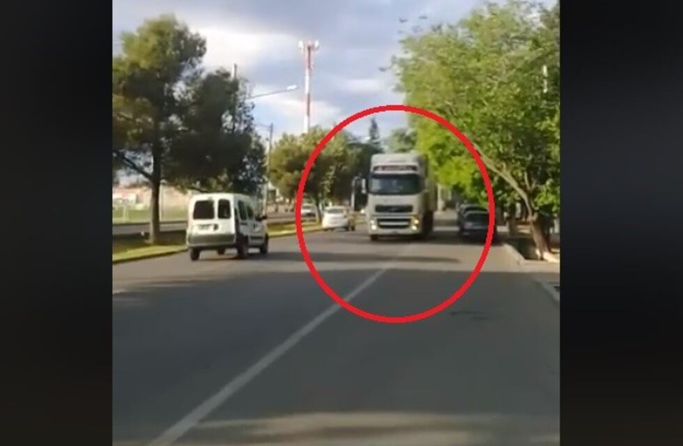 Un camión a contramano pudo ocasionar una tragedia