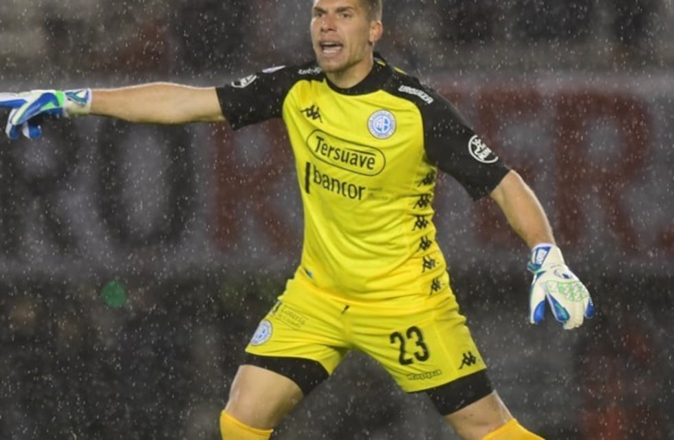 Atajadón de Rigamonti para sostener el empate de Belgrano