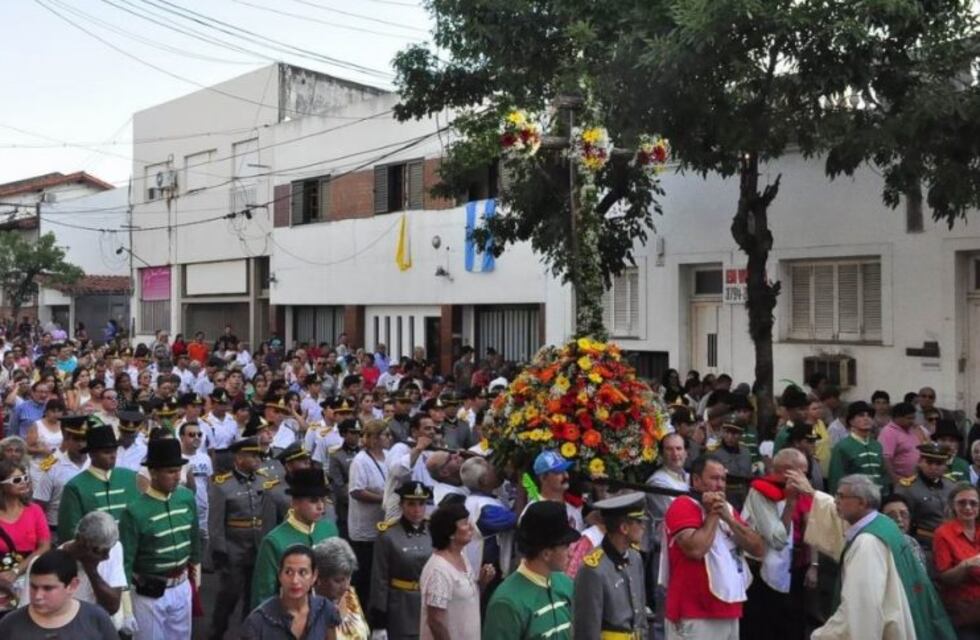 Una multitud celebró el día de la Santísima Cruz de los Milagros