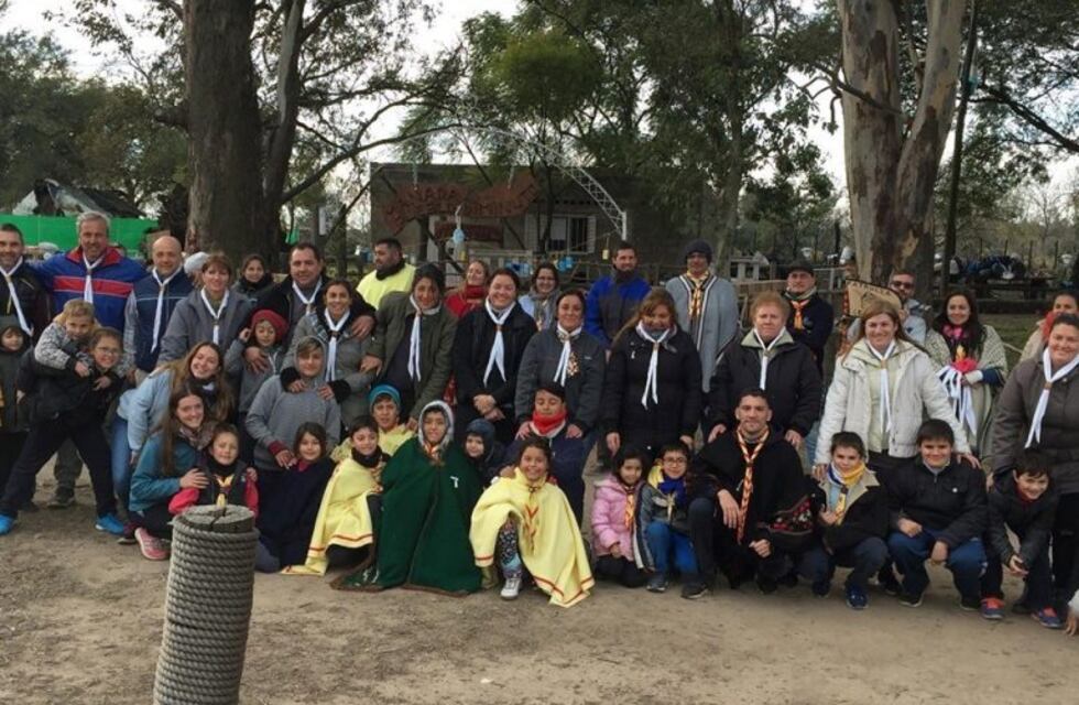 El Grupo Scout José Ignacio Urquía entregó los pañuelos blancos