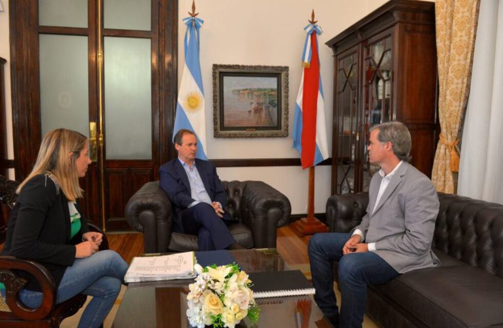 Piaggio se reunió con el gobernador Bordet y recibió aportes