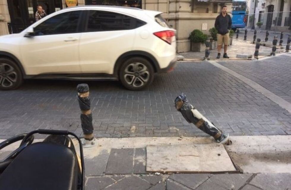 Rehabilitaron el tránsito en Laprida y Mendoza, y un colectivo ya tuvo un accidente en el lugar