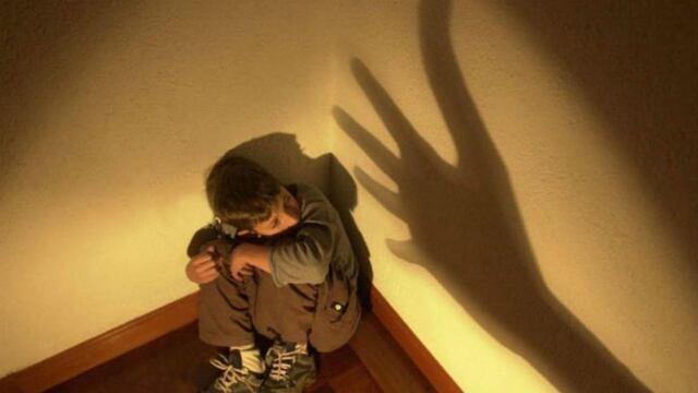 Maltrato infantil\u002E