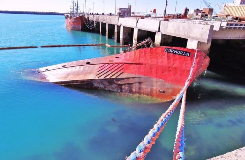 Reflotaron el buque Cormorán en el puerto de Comodoro