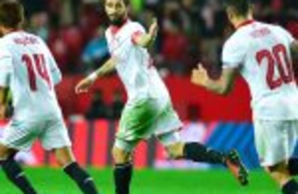 Con gol de Nicolás Pareja, Sevilla venció 2-1 a Valencia y es escolta